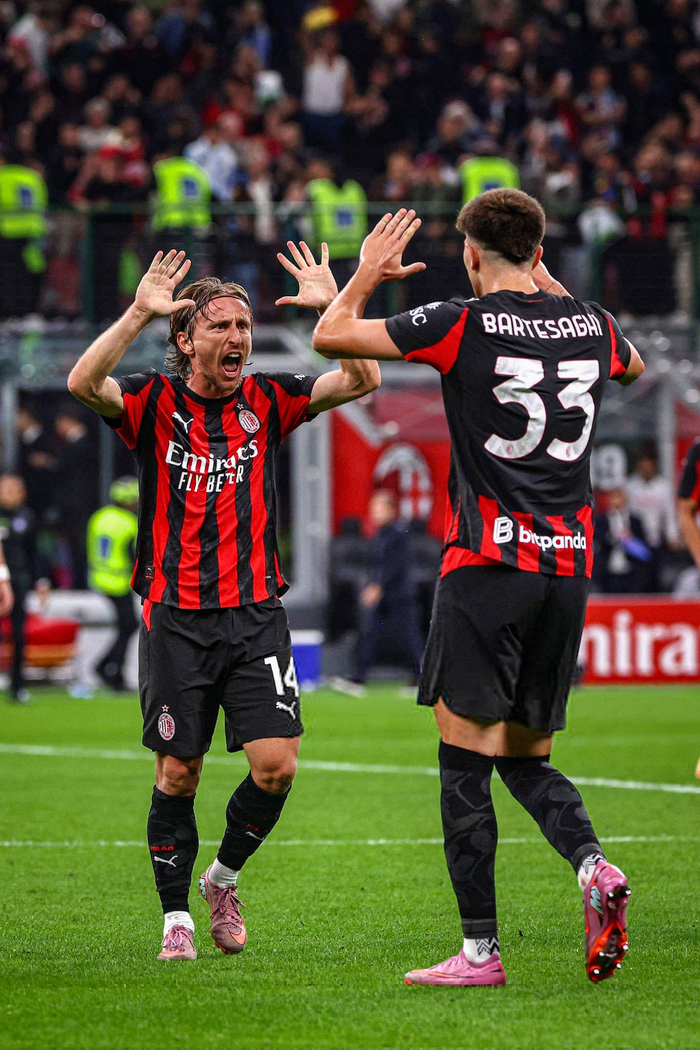 江南体育直播刚刚！AC米兰关键时刻再遭质疑芝加哥公牛队长鼓劲备战意大利杯，穆古鲁扎在TL比赛中精彩发挥的简单介绍