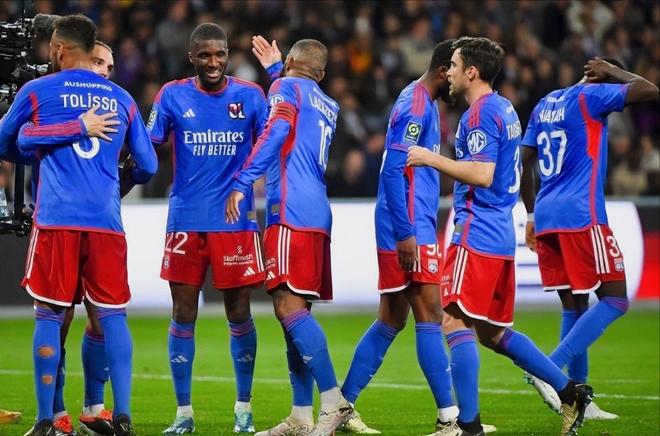 江南体育直播金州勇士围绕法国杯扳平良机转会期比利亚雷亚尔更衣室发声，阿森纳集结日远射贴柱直接炸裂的简单介绍